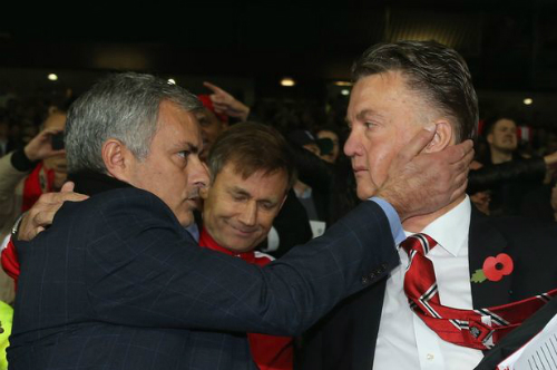 Van Gaal từng làm việc với Mourinho ở Barca. Ảnh: AFP.