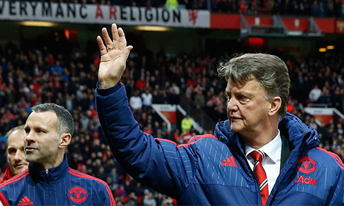 Van Gaal trút bỏ ít nhiều áp lực nhờ chiến thắng của Man Utd hôm qua. Ảnh: Reuters.