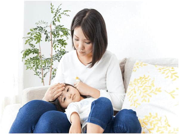 Sốt viêm họng ở trẻ nhỏ và ở người lớn