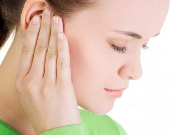 Giải mã hiện tượng nóng tai trái ở cả nam và nữ theo khung giờ