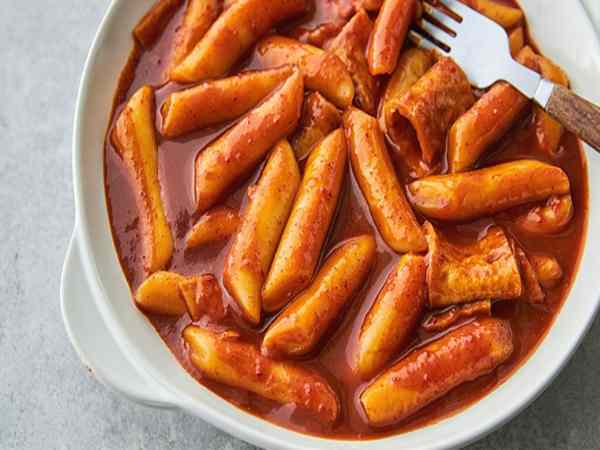Cách Làm Tokbokki Xúc Xích Trứng Cút Siêu Cay