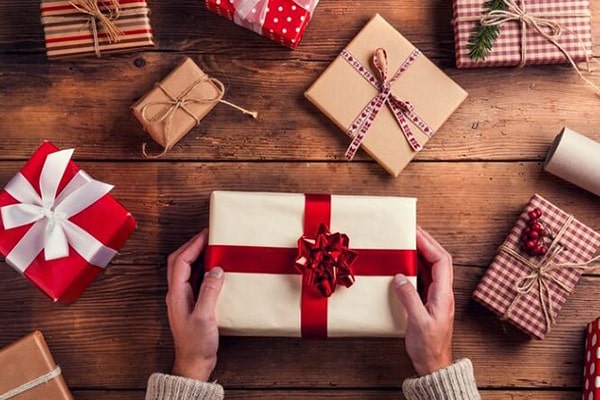Ra mắt nhà bạn gái nên mua quà gì