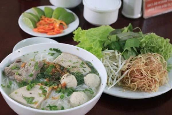 Cách nấu bún mọc chân giò