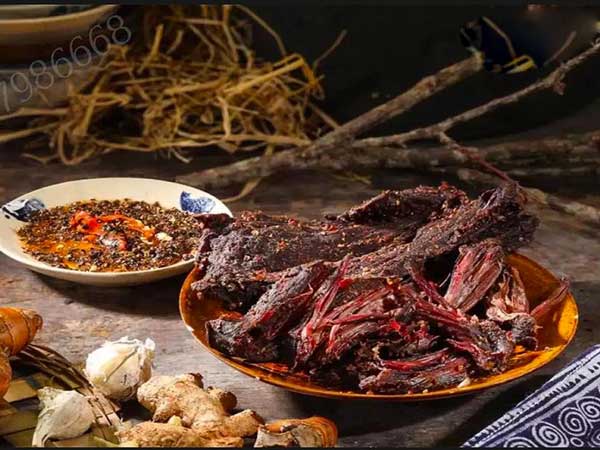 Thịt trâu gác bếp là đặc sản trứ danh của người Thái đen ở vùng núi Sapa