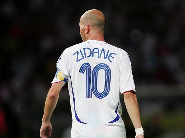 Zidane là một trong các cầu thủ mang áo số 10 được ngưỡng mộ nhất