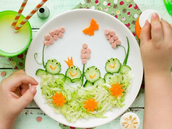 Gợi ý những món ăn vặt lành mạnh cho bé khi đi chơi