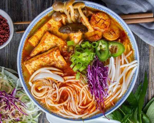 Cách nấu bún bò chay nhanh, ngon cho ngày bận rộn