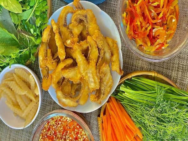 Chiên cá và sơ chế cá