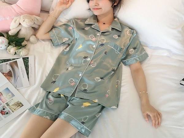 Gợi ý cách chọn quần áo ngủ nữ mùa hè bền đẹp ấn tượng